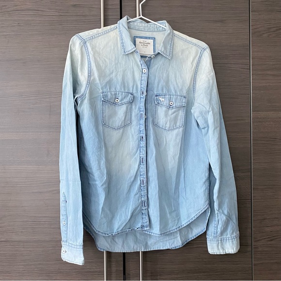 Abercrombie and Fitch Denim Button Down Shirt - Picture 1 of 4